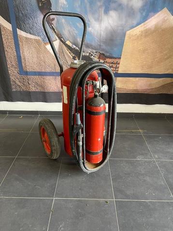 Poederblusser 42.5 kg.  beschikbaar voor biedingen