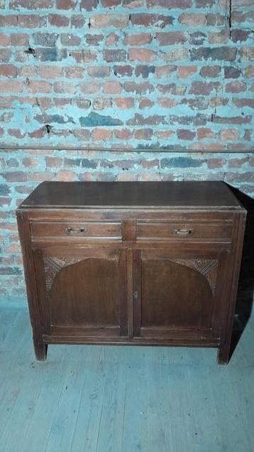 Antiek buffetkastje met art deco motief beschikbaar voor biedingen