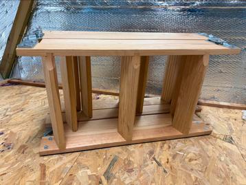 Houten uitschuifbare trap beschikbaar voor biedingen