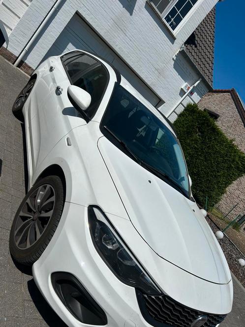 Fiat Tipo (wit), Auto's, Fiat, Particulier, Tipo, ABS, Achteruitrijcamera, Airbags, Airconditioning, Android Auto, Apple Carplay