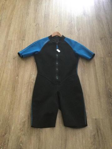 Herenshorty 2mm size M aan 10€ - Ecocheques  beschikbaar voor biedingen