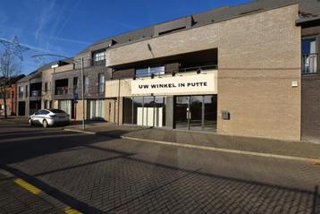 TE HUUR 580 m² handelsruimte in centrum Putte. beschikbaar voor biedingen