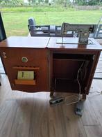 Mooie werkende naaimachine NECCHI in meubel, Antiek en Kunst, Ophalen
