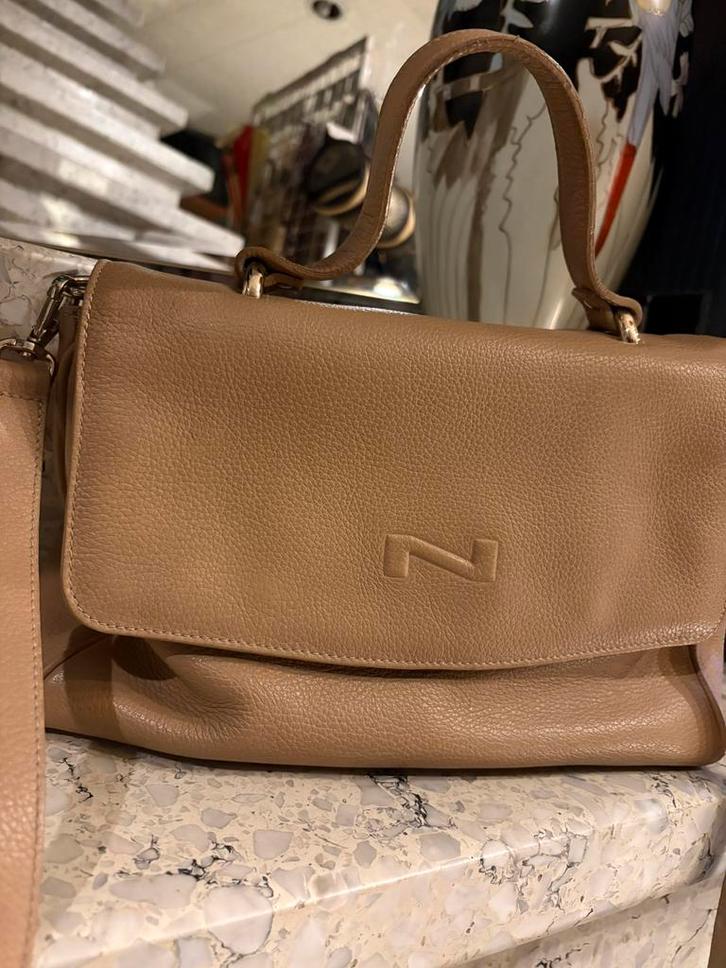 Nathan beige handtas met riem, Handtassen en Accessoires, Tassen | Damestassen, Zo goed als nieuw, Handtas, Beige, Ophalen of Verzenden