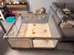Parc de jeu pour enfant avec tapis rembourré, Kinderen en Baby's, Babyparken, Ophalen, Zo goed als nieuw, Rechthoekig, Boxkleed