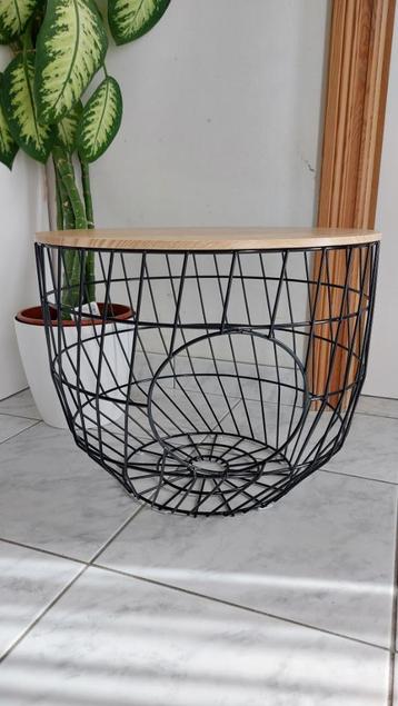 Bijzettafel / kattenmand  beschikbaar voor biedingen