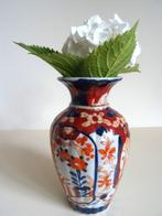 Prachtig vaasje, typisch imari kleurenpallet. 17 cm hoog, Ophalen of Verzenden