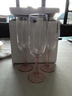 Schuimwijn glazen, Enlèvement, Utilisé