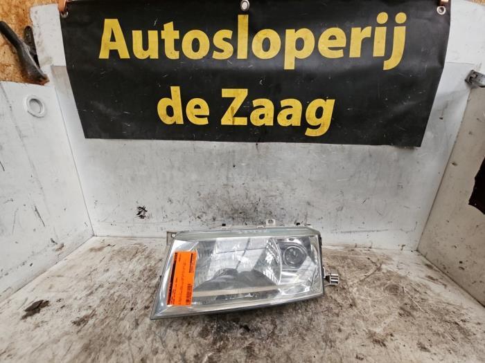 Phare gauche d'un Skoda Octavia, Autos : Pièces & Accessoires, Éclairage, Skoda, Utilisé, 3 mois de garantie, Enlèvement ou Envoi