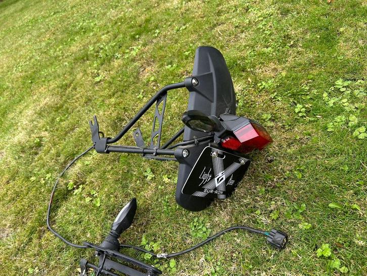 Surron onderdelen plaathouder en pinkers, Fietsen en Brommers, Brommeronderdelen | Algemeen, Zo goed als nieuw, Ophalen