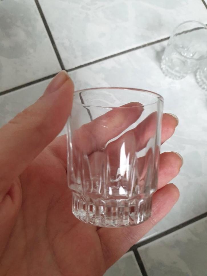 Vier Glaasjes Borrel, Verzamelen, Glas en Drinkglazen, Gebruikt, Borrel- of Shotglas, Ophalen
