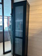 Hoge kast met glas ikea, Huis en Inrichting, Kasten | Vitrinekasten, Ophalen, Gebruikt, Glas