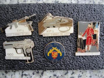 Pins Musée Armes LIEGE - militaria beschikbaar voor biedingen