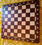 Schaakbord in koffer met volledig set schaakstukken te koop., Hobby en Vrije tijd, Een of twee spelers, Ophalen of Verzenden, Gebruikt
