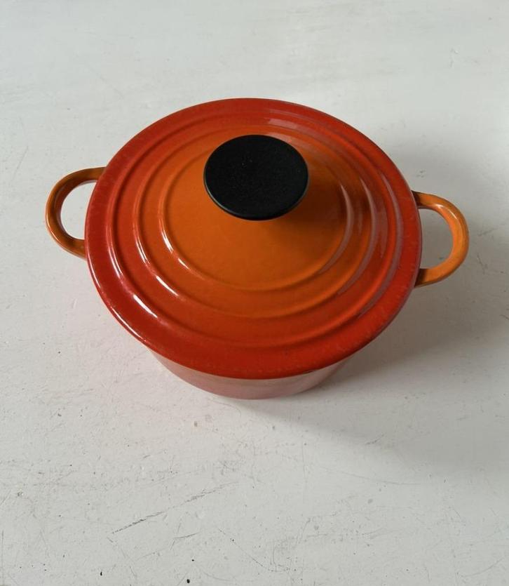 Le Creuset kookpot met deksel dia 18cm - retro oranje, Huis en Inrichting, Keuken | Potten en Pannen, Gebruikt, Kookpan of Snelkookpan