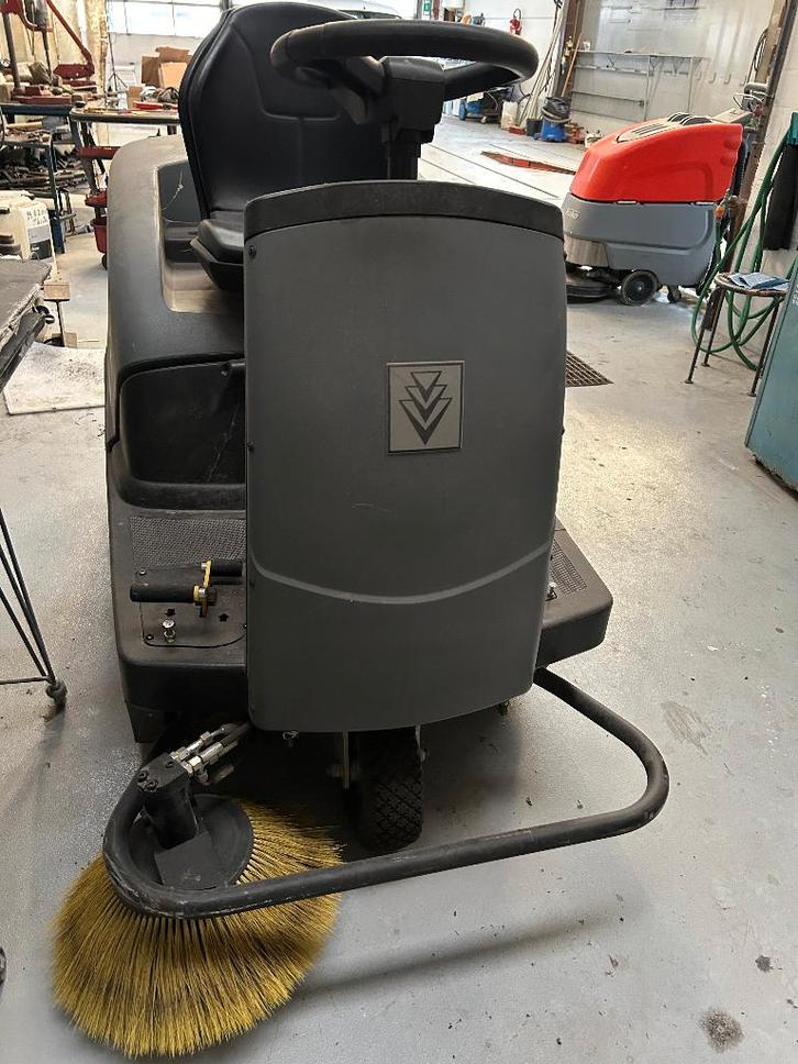 VEEGMACHINE KARCHER KM100/100R, Tuin en Terras, Veegmachines, Zo goed als nieuw, Ophalen