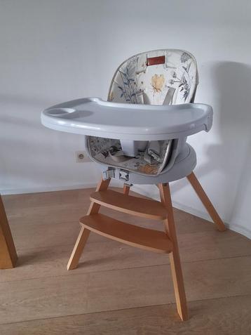 MoMi Woodi Kinderstoel voor baby's beschikbaar voor biedingen