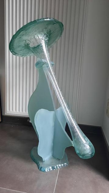 Glazen bloem beschikbaar voor biedingen