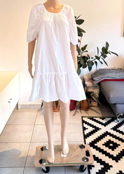 Light white summer dress (size S/M), Kleding | Dames, Jurken, Zo goed als nieuw, Maat 38/40 (M), Wit, Knielengte, Ophalen of Verzenden