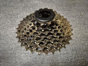 Cassette Microshift 8 vitesses 12-32T pour hub Shimano. disponible aux enchères