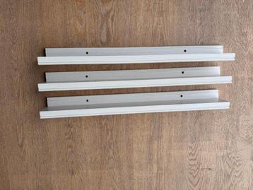 3 Witte rekjes voor fotolijstjes Ikea beschikbaar voor biedingen