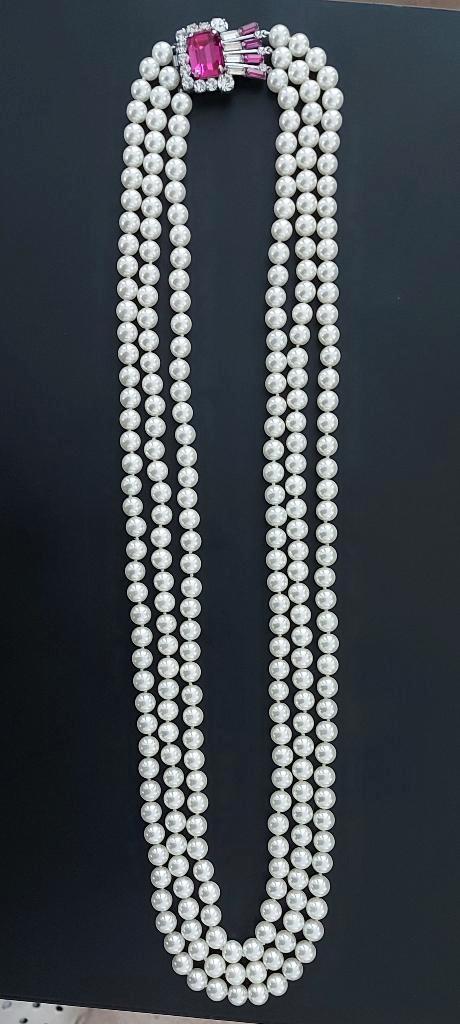 Collier 3 rangs perles fermoir strass argenté et rose, Bijoux, Sacs & Beauté, Colliers, Utilisé, Autres matériaux, Blanc, Avec strass