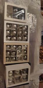 Lot zilverkleurige kerstballen ., Enlèvement ou Envoi, Comme neuf