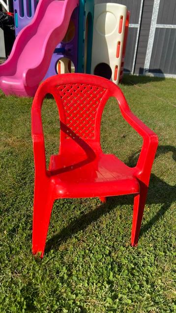 Kinderstoel terras plastic beschikbaar voor biedingen