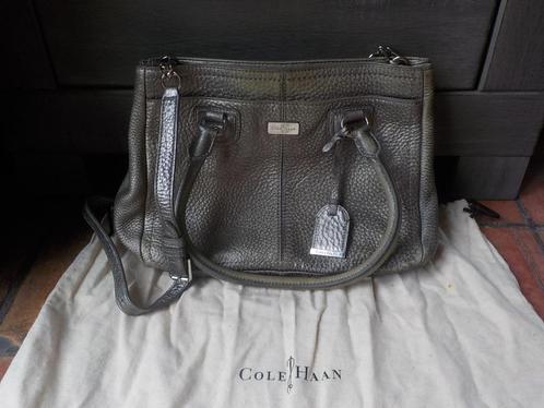 sac vintage en argent de Cole Haan de New York - cuir, Bijoux, Sacs & Beauté, Sacs | Sacs à bandoulière, Utilisé, Autres marques