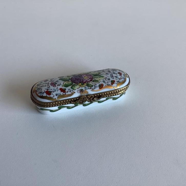 Mooi vintage pillendoosje van Limoges, Antiek en Kunst, Antiek | Porselein, Ophalen of Verzenden