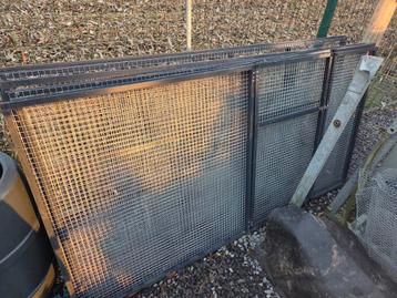 9 zwart gelakte volierepanelen beschikbaar voor biedingen