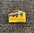 PIN - TEAM MR. BRICOLAGE - PARIS-PEKIN - RALLY - RALLYE, Envoi, Utilisé, Sport, Insigne ou Pin's