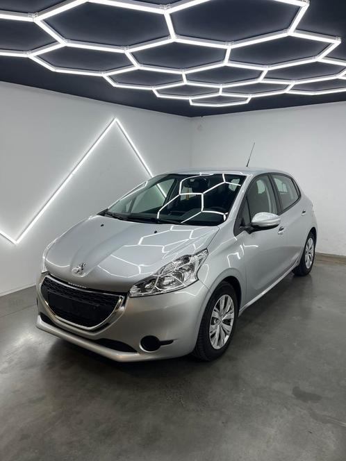 Peugeot 208| 2015| 97.310KM| NIEUWE DISTRIBUTIE SET, Auto's, Peugeot, Bedrijf, Te koop, ABS, Airconditioning, Bluetooth, Boordcomputer