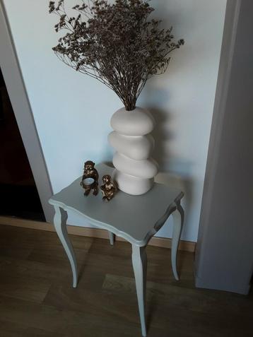 Elegant tafeltje !  beschikbaar voor biedingen