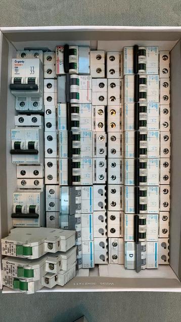 Automatische zekeringen Vynckier, Hager, 6/19/16/20/32A beschikbaar voor biedingen