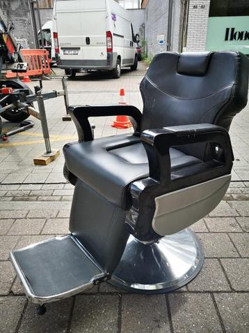 Kappersstoel / Coiffeurstoel 100 € beschikbaar voor biedingen