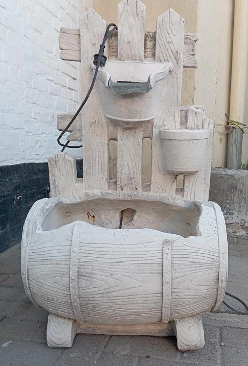 Rustiek tuinfonteintje met pomp – 105 cm hoog, 56 cm breed, Tuin en Terras, Waterpartijen en Fonteinen, Gebruikt, Ophalen