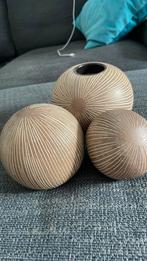 3 boules imitation bois dont une peut contenir une bougie, Comme neuf