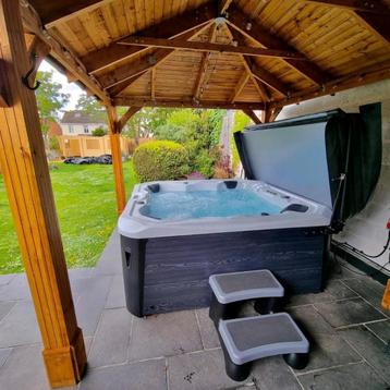 Neuf 🔥Jacuzzi 100jets livraison cover escalier plus offerts