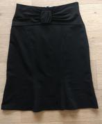 Zwarte rok knielengte, Kleding | Dames, Rokken, Maat 38/40 (M), Zwart, Ophalen of Verzenden, Zo goed als nieuw