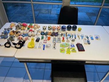 pakketje sleutelhangers - 65 stuks beschikbaar voor biedingen
