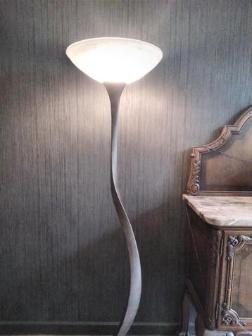 Prachtige staande lamp om te dimmen  beschikbaar voor biedingen