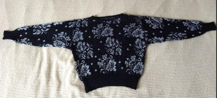 Zwarte trui met witte bloemen (zo goed als nieuw), Kleding | Dames, Truien en Vesten, Zo goed als nieuw, Ophalen of Verzenden