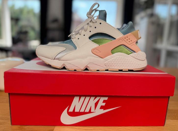 Baskets Nike Huarache cuir p.41, Kleding | Dames, Schoenen, Zo goed als nieuw, Sneakers, Wit, Ophalen of Verzenden