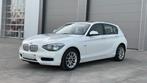 BMW 116i • Automaat • Panorama • Verwarmde Zetels • Gekeurd!, Auto's, 4 cilinders, Leder en Stof, Wit, Bedrijf