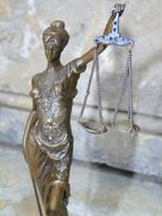 Vrouwe of vrouwelijke justitie in brons gesigneerd op marmer, Antiek en Kunst, Ophalen, Brons
