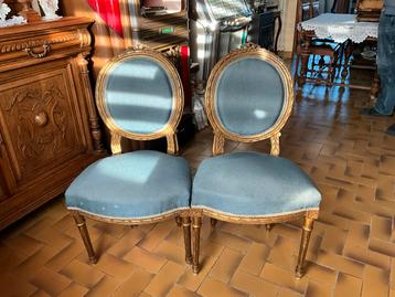 Antieke stoelen  beschikbaar voor biedingen