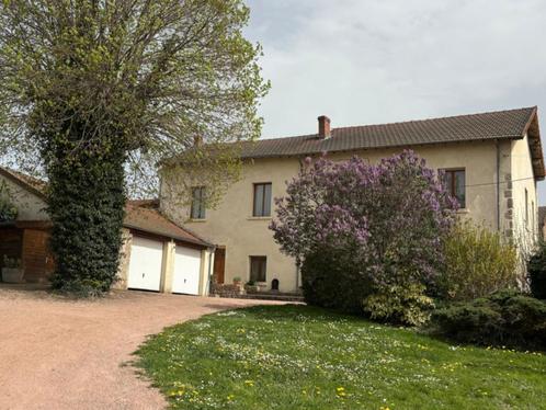 Mooi stenen huis in Auvergne, Immo, Buitenland, Frankrijk, Woonhuis, Dorp