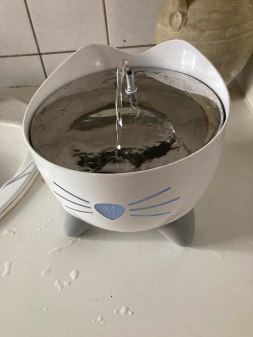 drinkfontein voor  hond of kat in werkend staat, Dieren en Toebehoren, Hondenvoerbakken en Drinkbakken, Ophalen