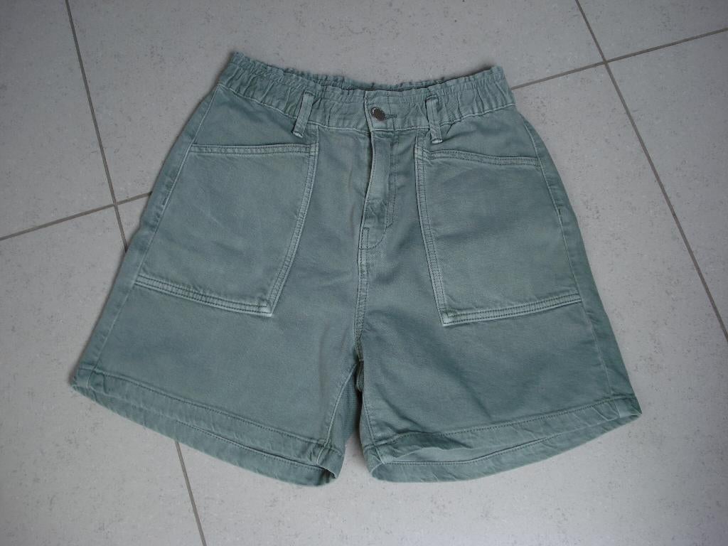 Pull & Bear kaki jeansshort, dames/meisjes. mt L, Kleding | Dames, Broeken en Pantalons, Maat 42/44 (L), Ophalen of Verzenden